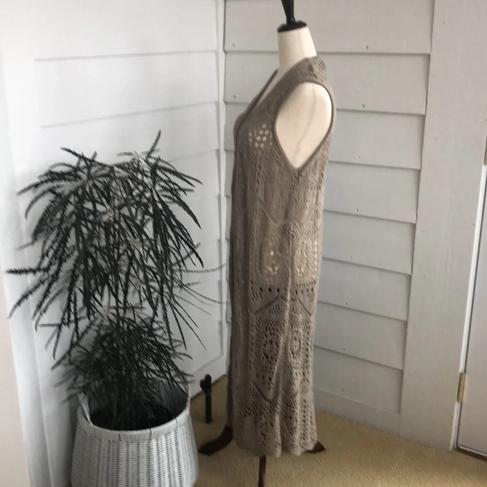 Chelsea & Theodore, long hand knit khaki vest, size L, classic/versatile worn 1x - Picture 2 of 6